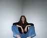 레드벨벳 슬기, 앞솔 네모난 신발 신고 뽐낸 '각도의 멋'