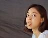 설인아, 과자 CF 부르는 사랑스러운 먹방 "거절하지 않는 저 모습..본능"