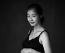 윤소이, 만삭 사진 공개하며 임신 발표 "아이 곧 만난다"