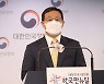 1조씩 나가는 실업급여..고용부 "9월엔 1조 밑으로"