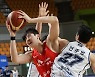 SK, 컵대회서 KCC 완파..전희철 감독 공식전 첫 승