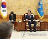 호주 외교·국방장관 접견하는 문 대통령
