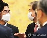 대화하는 서욱 국방부 장관과 서훈 국가안보실장