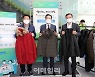 [포토] 범농협 임직원 외투나눔 행사