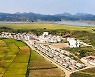 김정은 현지지도 1주년 기념한 북한 금천군 강북리