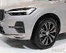 볼보 '신형 XC60'의 업그레이드된 그릴과 타이어