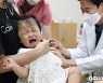 독감 예방접종하는 어린이