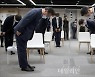 인사하는 김부겸 국무총리와 이재용 삼성전자 부회장