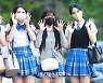 [포토] 스테이씨-세은,수민,아이사, '엣지있는 손인사'