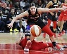 [WNBA] '2위까지 한 걸음' 라스베이거스, 댈러스에 승리..박지수는 결장
