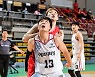 [JB포토] 2021 MG새마을금고 KBL컵대회, 리바운드 자리 다툼 벌이는 오리온 이승현과 KGC 한승희