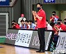 [JB포토] 2021 MG새마을금고 KBL컵대회, 선수들을 독려하는 오리온 강을준 감독