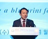 인사말하는 이현영 한국회장