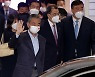 왕이 중국 외교부장, 오성홍기 새겨진 마스크쓰고 방한