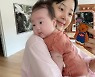 한지혜, 생후 80일인데 많이 컸네..오윤아 "입이 지혜 닮았네"