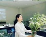 이영애, 50대에도 여전한 청순美..촬영·양육 내려놓고 힐링 중[스타IN★]