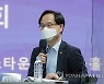 팁스 운영사 대표와 간담회 하는 강성천 중기부 차관