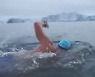 북극 빙하 사이로 7.8km 극한 수영..'이유 있는' 도전