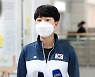 취재진 질문에 답하는 안산