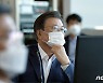 미사일 발사시험 참관하는 문재인 대통령