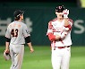 [포토] 오태곤 '행운의 2타점 2루타'