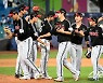 [포토] 5대2 승리 LG, 기분 좋게 창원으로!