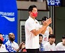 [JB포토] 2021 MG새마을금고 KBL컵대회, SK 전희철 감독 '잘하고 있어'