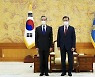 文 "베이징올림픽, 北 관계 개선 전기"..왕이 "노력하겠다"