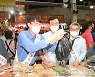 청주 육거리 시장 방문한 이준석 당 대표