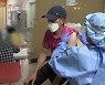 "방역 사각 막아라"..노숙인도 백신 접종