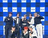 에이티즈, 신보 발매 이틀만 31만 장 돌파..음반차트 1위[공식]