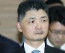 공정위 조사받는 카카오 김범수, 고의성 입증땐 檢 고발 불가피