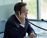 文 "미사일 전력 증강이 北도발 확실한 억지력"..靑 NSC 소집