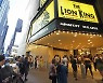 [사진]코로나19로 불꺼졌던 뉴욕 브로드웨이 극장가 18개월만에 재개장