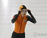 기록 확인하는 김민선..결과는 500m 1위