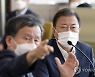 미사일전력 시험 참관하는 문재인 대통령