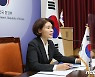 한정애 환경부장관, 베트남 천연환경부 장관과 화상통화