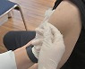 수도권 확진자, 비수도권의 3배.."70% 접종완료해야 효과"