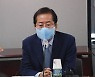 래퍼 수퍼비, 홍준표에 "무야홍, 무대홍" 디엠 응원..정치권 구애에 응답하는 MZ세대