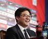 황선홍 신임 U-23 감독 "아시안게임 금메달로 검증받겠다"