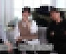 "어떡하죠? 구독자 10만 유튜버가 제 남자친구와의 성관계 경험담을 나눕니다"