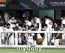 [MD포토] 두산 '3:3 무승부, 아쉬운 퇴근길'
