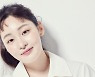 '파친코' 이민호 파트너 신예 김민하, 청순함 최고조 새 프로필 공개