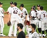 KT,'호잉 4안타 3타점 앞세워 롯데전 7-4 승리' [사진]