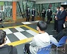 청소년 비행예방교육 참관하는 박범계 장관