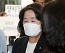 "윤미향, 공금 안 빼돌려" 회계 담당 증언..7시간 진실공방
