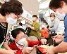 성주전통시장서 추석 장보는 이병환 성주군수