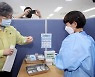 국내 코로나19 백신 1차 접종률 70% 돌파..누적 3600만4101명(종합)
