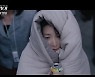 쓰레기 더미에서 '불쑥'..이영애, 새 드라마 '구경이' 속 파격 변신