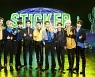 NCT127, 'Sticker' 무대 최초 공개 美 '제임스 코든쇼'에서 했다